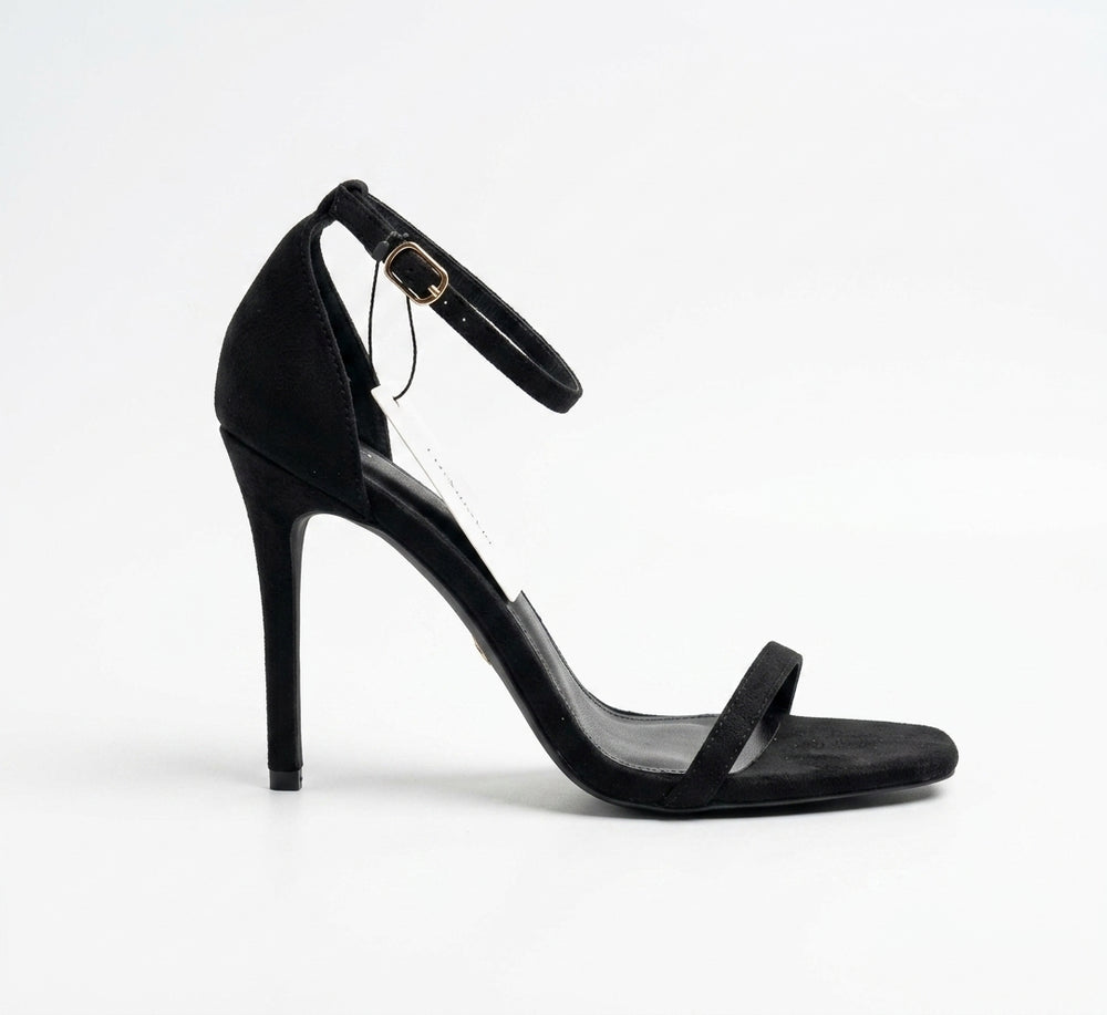 Sandale noire à talons hauts et bride cheville