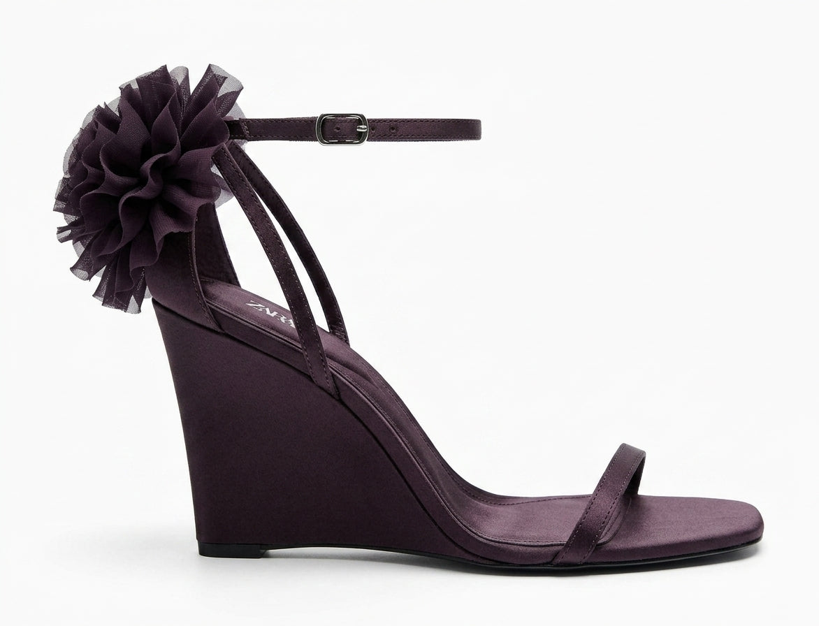Sandale compensée Zara violette avec fleur à la cheville