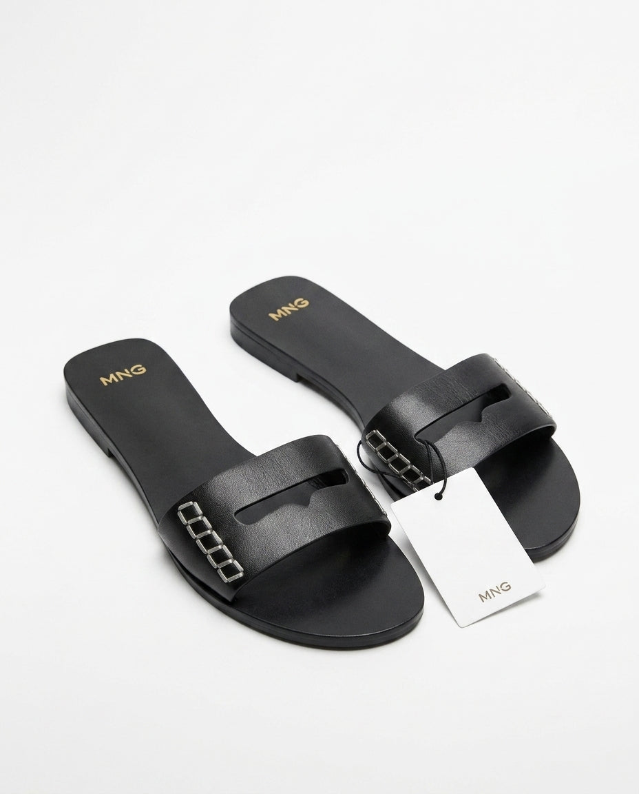 Sandales plates noires MNG avec bride à découpes | KTHSHOP