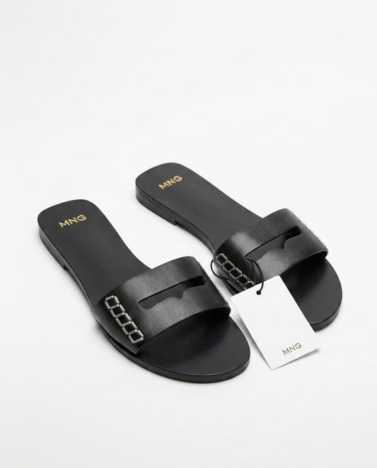 Sandales plates noires MNG avec bride à découpes | KTHSHOP