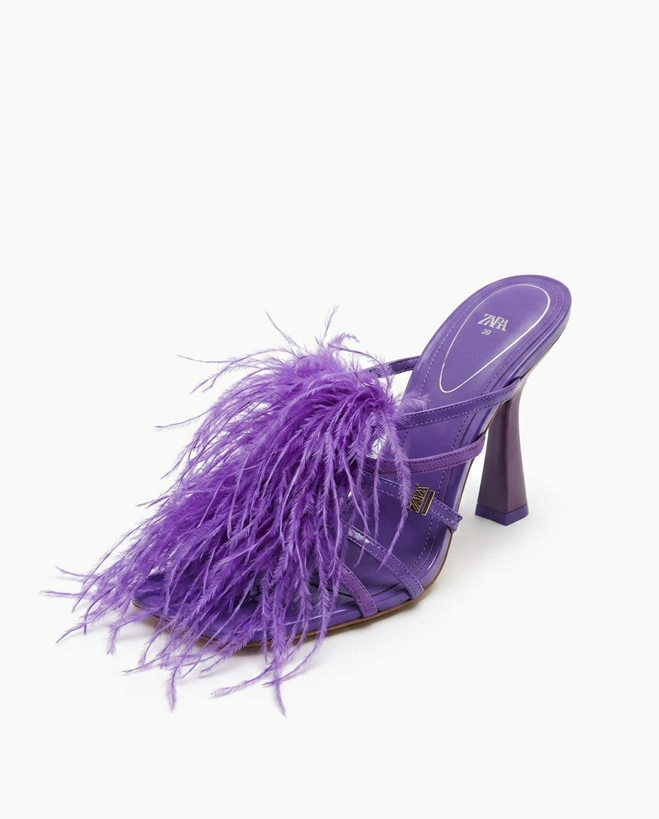 Sandale à talons violette avec plumes Zara