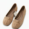 Ballerine Mango en daim beige avec chaîne dorée