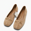 Ballerine Mango beige en daim avec détail chaîne dorée
