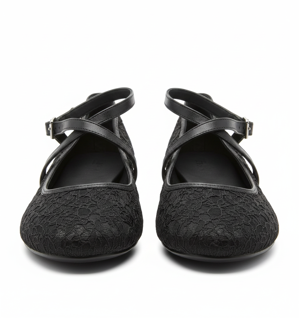 Ballerines Zara en dentelle noire avec brides croisées