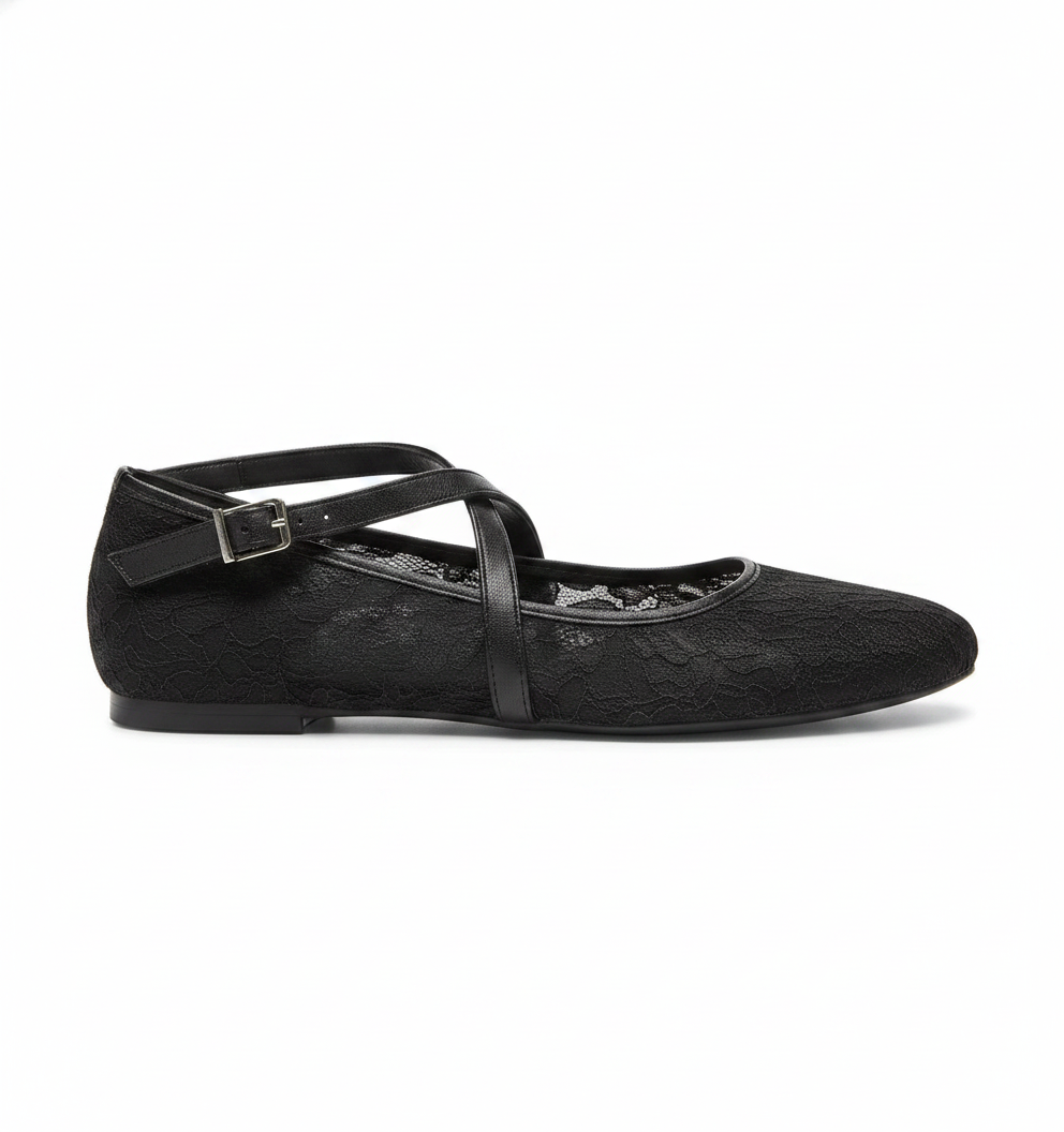 Ballerines Zara en dentelle noire avec brides croisées