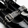 Chaussure noire à bout pointu avec brides à œillets