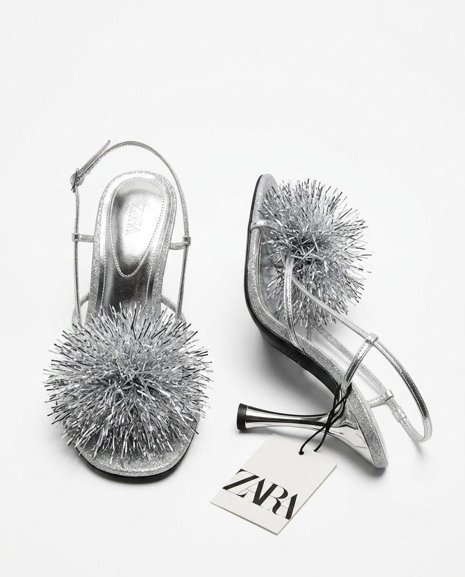 Sandales à talons argentées Zara avec pompon