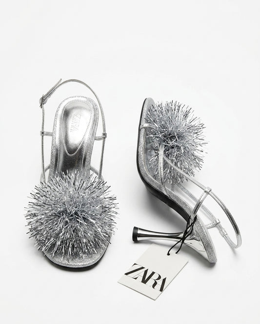 Sandales à talons argentées Zara avec pompon