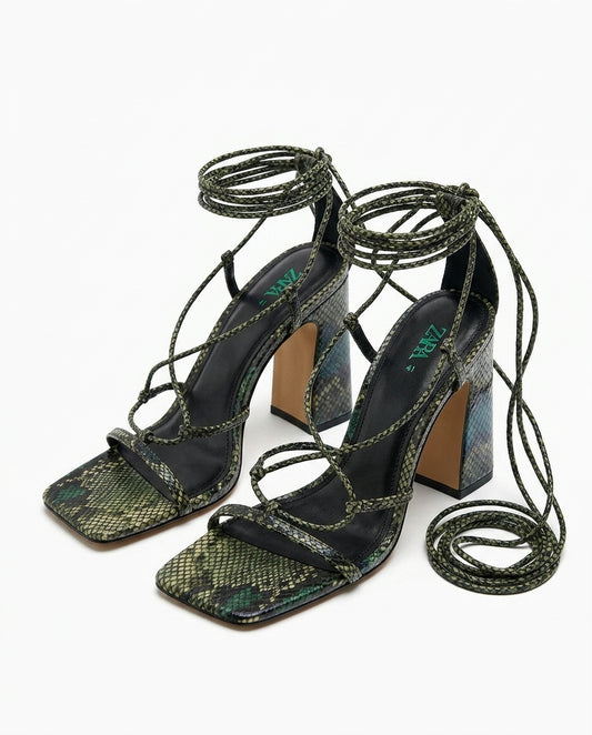 Sandales à talons lacées motif peau de serpent