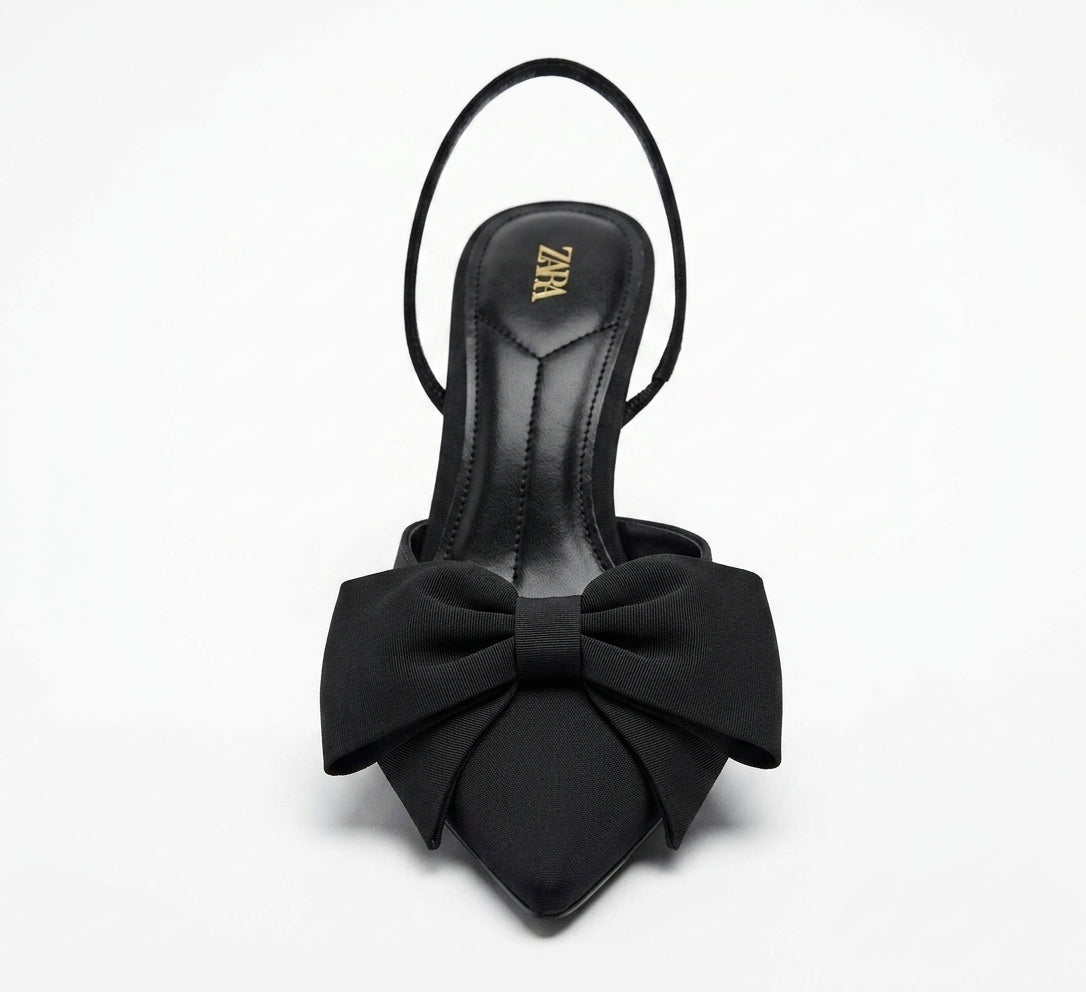 Escarpin noir à bout pointu avec nœud Zara
