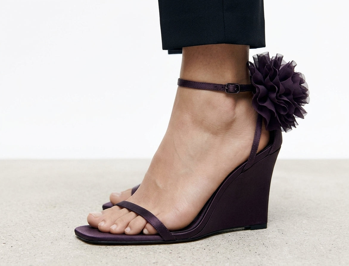 Sandale compensée Zara violette avec fleur à la cheville