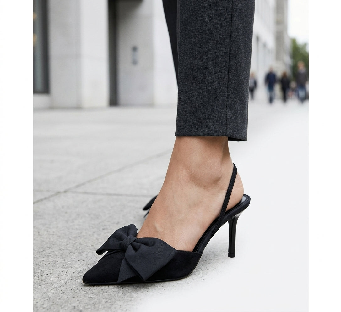 Escarpin noir à bout pointu avec nœud Zara
