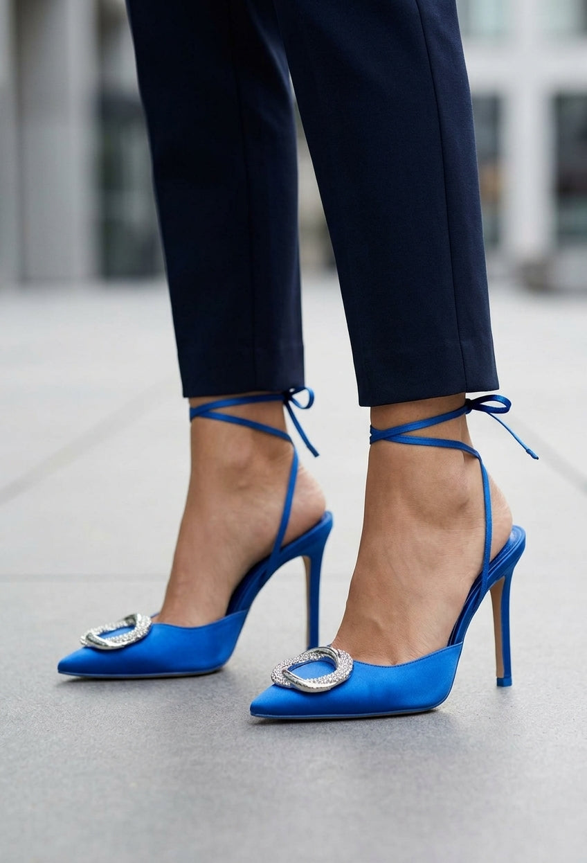 Escarpin Zara bleu à bout pointu avec boucle strass et lanières