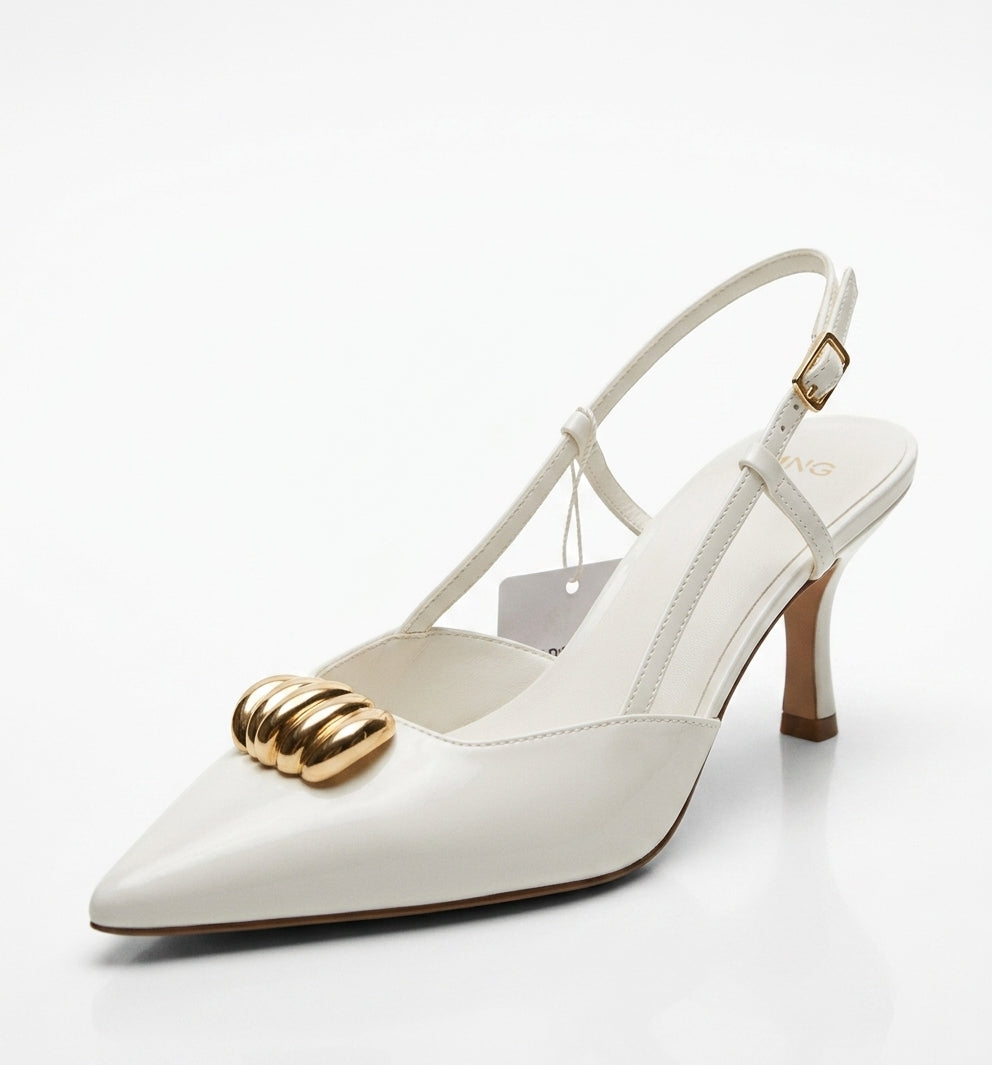 Escarpins blancs à bride arrière avec détail doré MNG