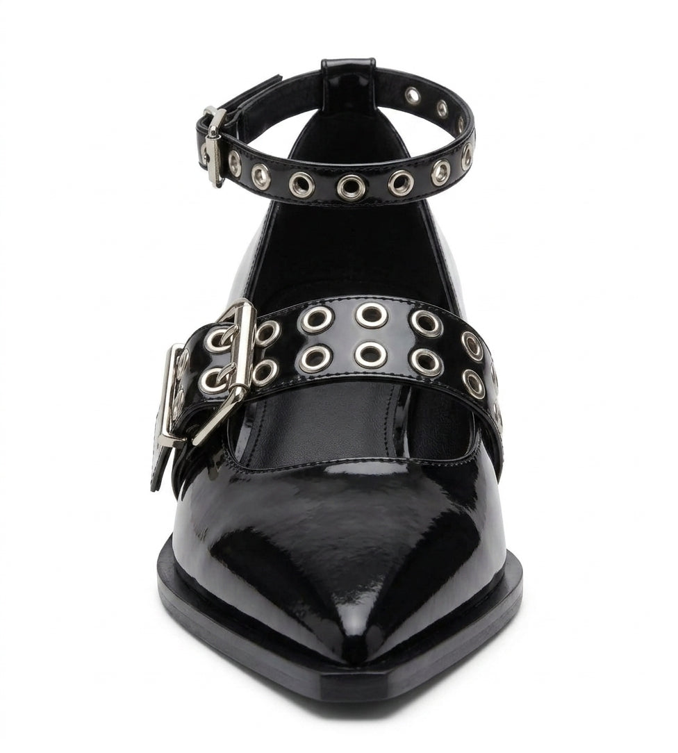 Chaussure noire à bout pointu avec brides à œillets