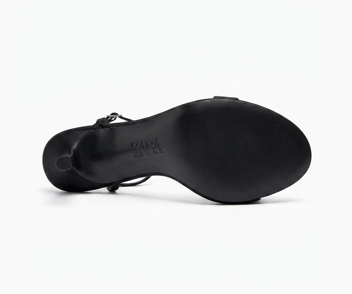 Sandales à talons Zara noires avec fourrure