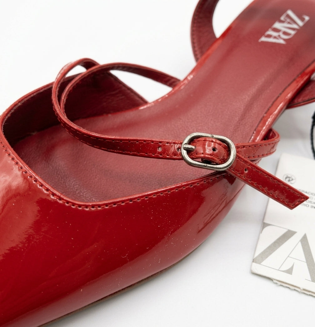 Chaussure plate rouge Zara à bout carré avec brides