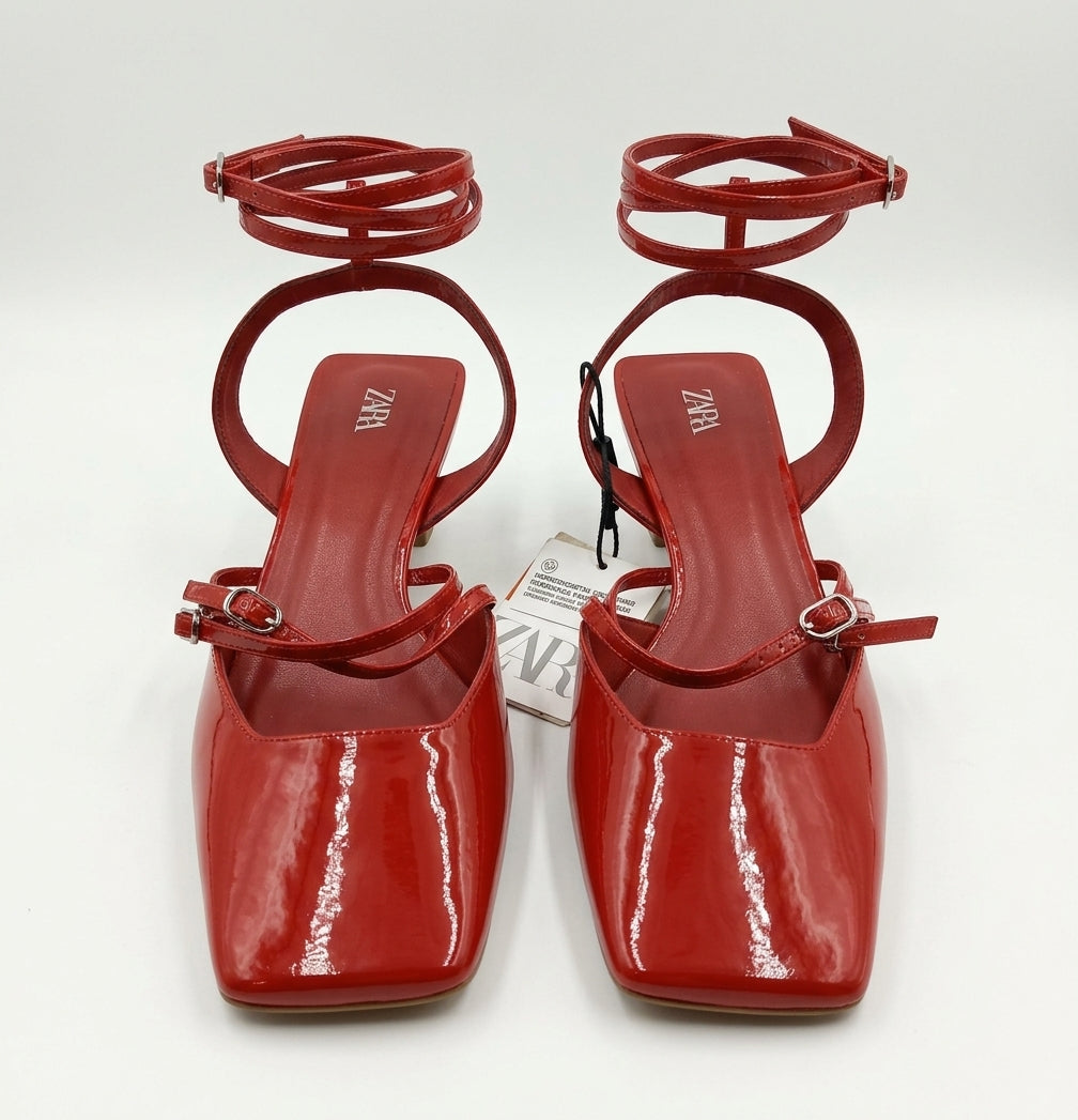 Chaussure plate rouge Zara à bout carré avec brides