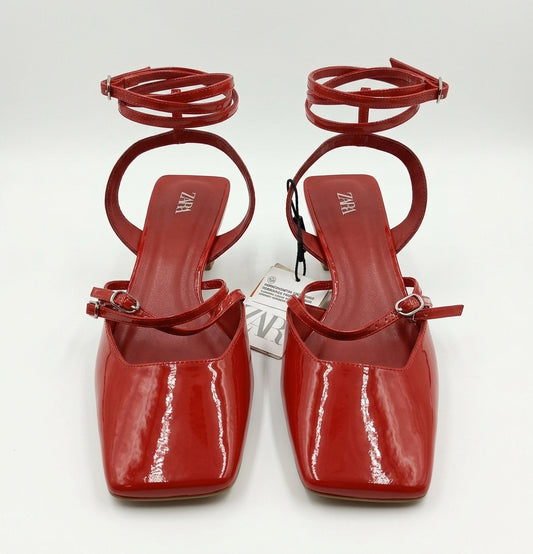 Chaussure plate rouge Zara à bout carré avec brides