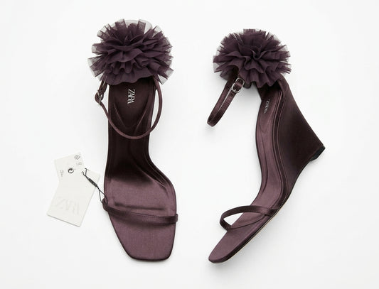 Sandale compensée Zara violette avec fleur à la cheville