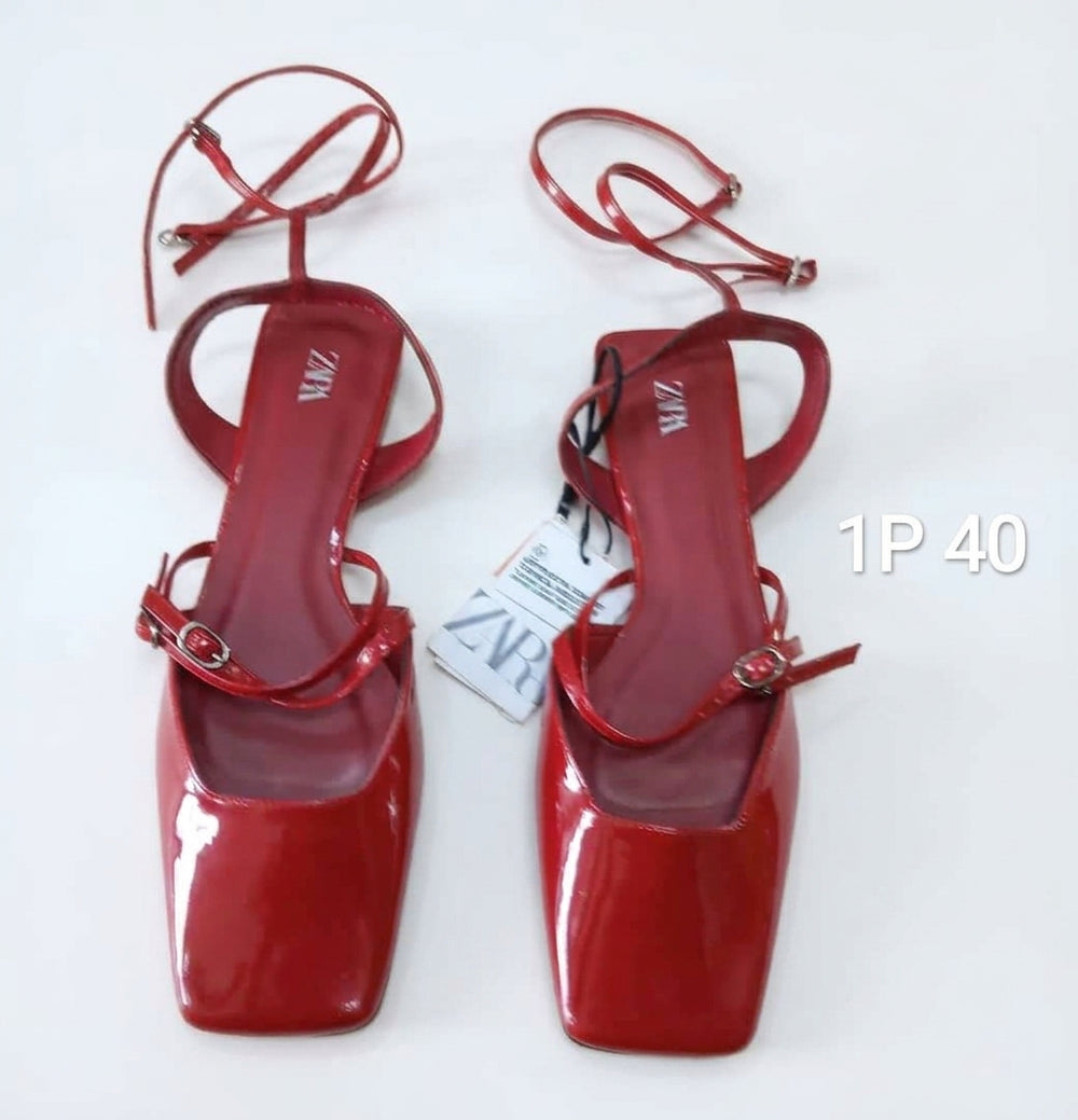 Chaussure plate rouge Zara à bout carré avec brides