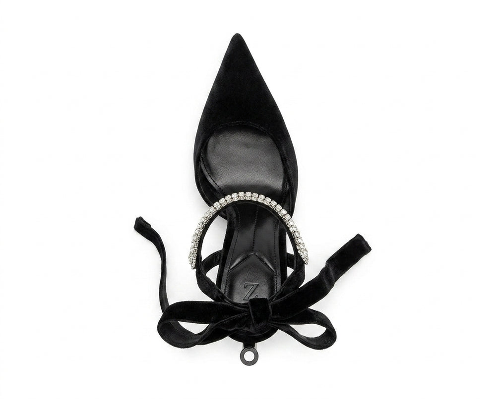 Escarpins noirs à bout pointu avec bride à strass